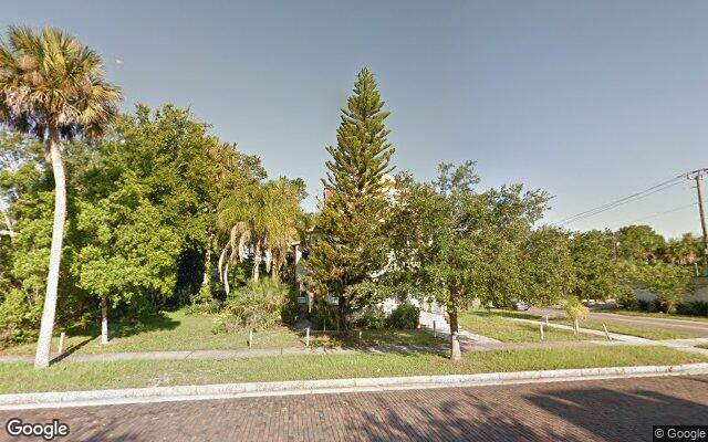 Street view of 302 S Oak Ave