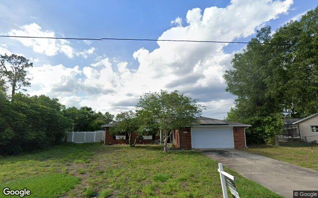 Street view of 1005 Crescent Pkwy